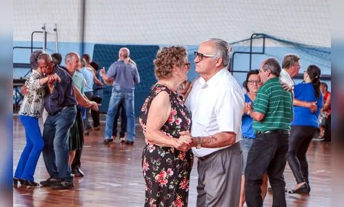 Baile encerra atividades da Semana do Idoso 