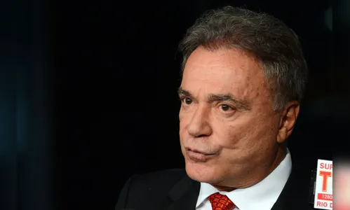 Alvaro Dias vota e diz que campanhas eleitorais são injustas