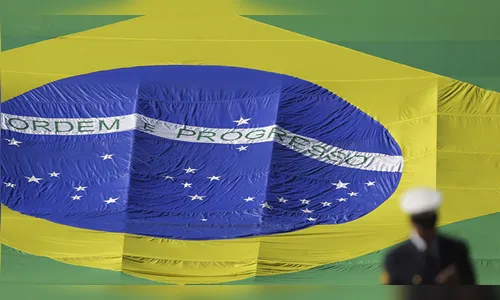 'Brasil está sob grave risco de um 2º golpe com estética militar', diz cientista política