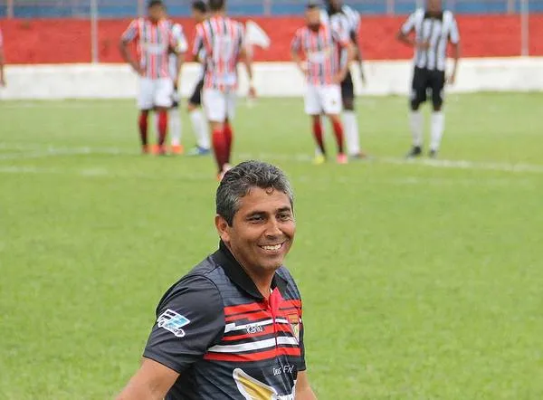 O técnico Vavilson dos Santos não poderá escalar os jogadores Douglas e Lucas Santos, que estão suspensos - Foto: www.oesporte.com.br