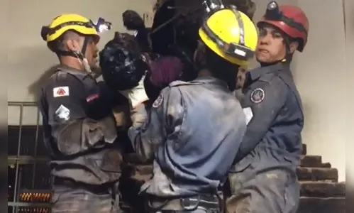 Ladrão fica entalado por 6 horas em chaminé durante tentativa de furto a churrascaria