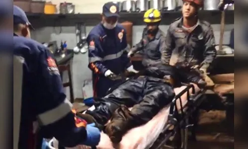 
							Ladrão fica entalado por 6 horas em chaminé durante tentativa de furto a churrascaria
						
						