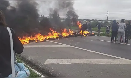 Moradores protestam contra reintegração de posse e bloqueiam BR-376