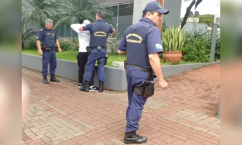 GM flagra jovem fazendo pichações no bairro 28 de Janeiro