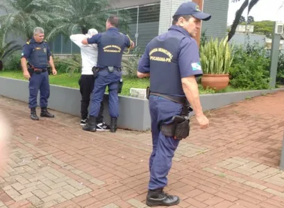 GM flagra jovem fazendo pichações no bairro 28 de Janeiro - Foto: TNONLINE