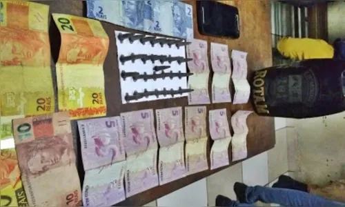 PM fecha boca de fumo e prende suspeito de tráfico com cocaína 