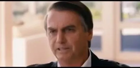 Na propaganda eleitoral, Bolsonaro critica PT e mostra família