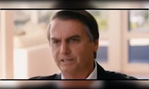 Na propaganda eleitoral, Bolsonaro critica PT e mostra família