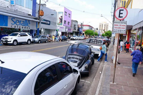 Estacionamento rotativo está desativado desde 2014 em Arapongas (Foto: Delair Garcia)