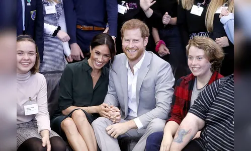 Príncipe Harry e Meghan Markle anunciam gravidez