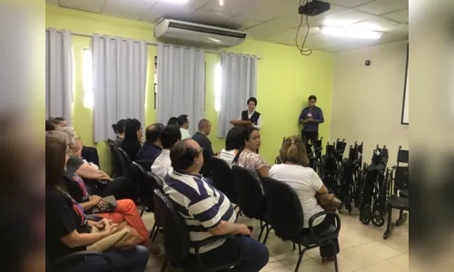
							Grupo de amigos doa cadeiras de rodas e de banho ao Hospital da Providência
						
						