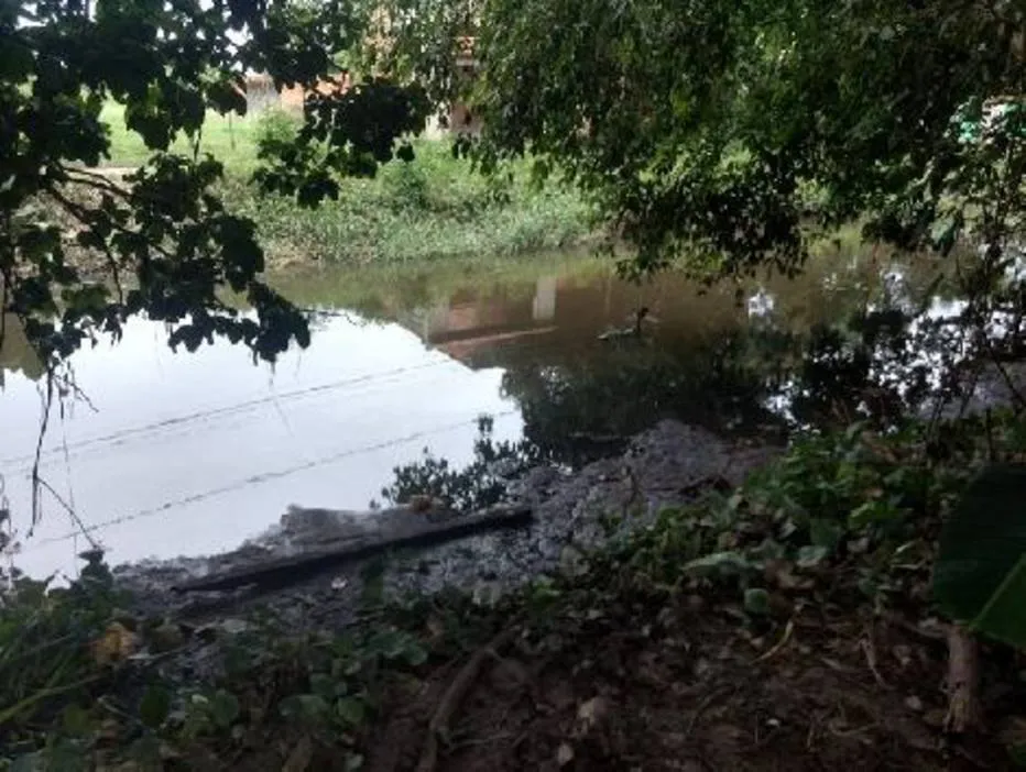 Restos mortais foram deixados no rio Calombé, na cidade de Campos Elísios, na Baixada Fluminense Foto: Polícia Civil do Rio de Janeiro