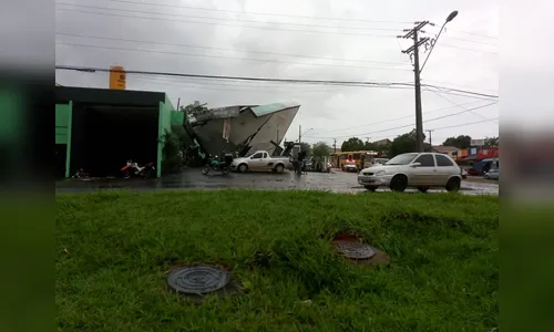 Temporal causa estragos em Londrina