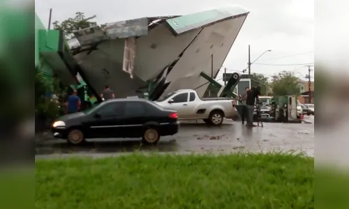 
							Temporal causa estragos em Londrina
						
						