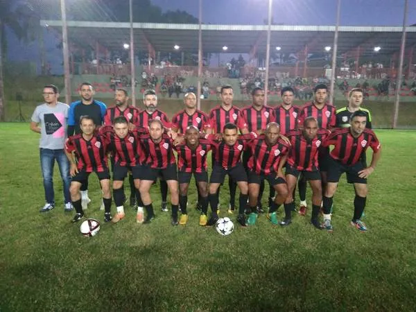 A equipe da Molas Fama/Multividros lidera a categoria master da Copa da Amizade- Foto: TNonline