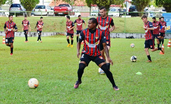 Depois de fazer bons campeonatos no Apucarana, Romário agora defenderá o Arapongas Esporte Clube |  Foto: Arquivo/TN