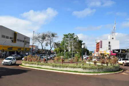 Prefeitura de Ivaiporã adianta a decoração de final de ano