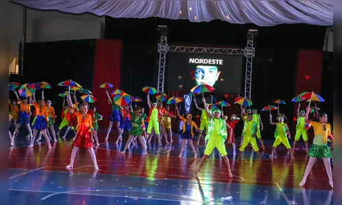 Alunos da rede municipal encantam público com apresentação circense