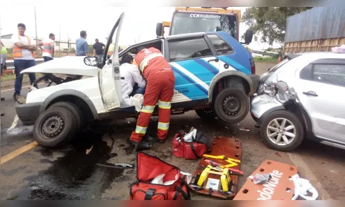 Carro da prefeitura de Mauá da Serra se envolve em acidente 