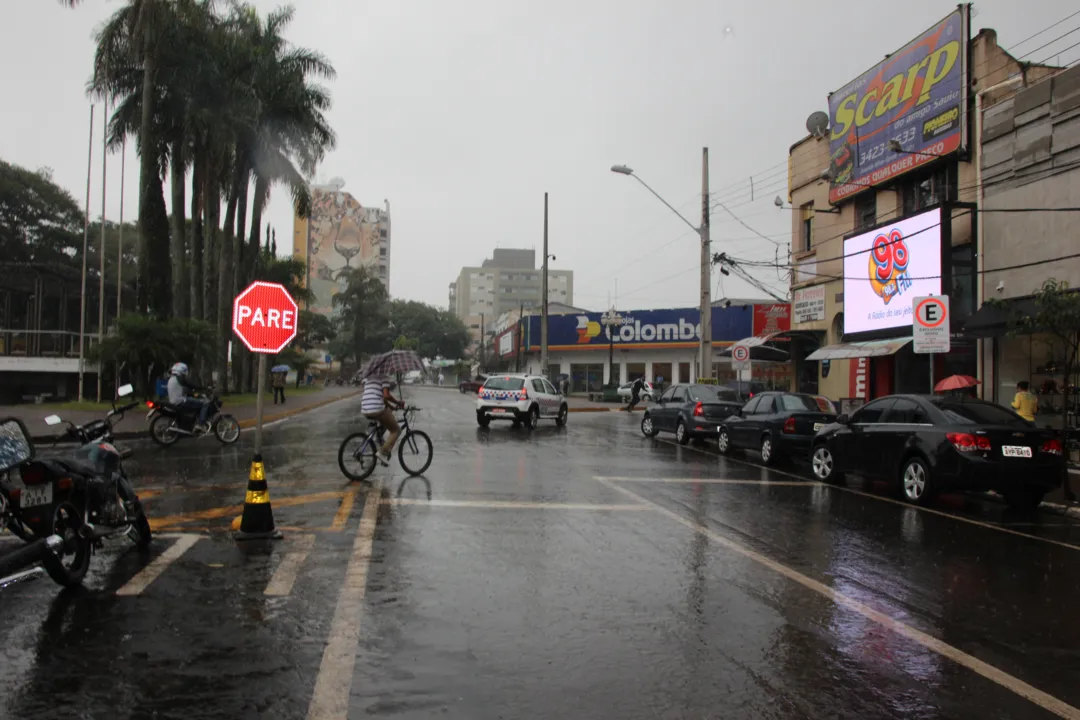 Sexta-feira deve ser chuvosa em todo Paraná