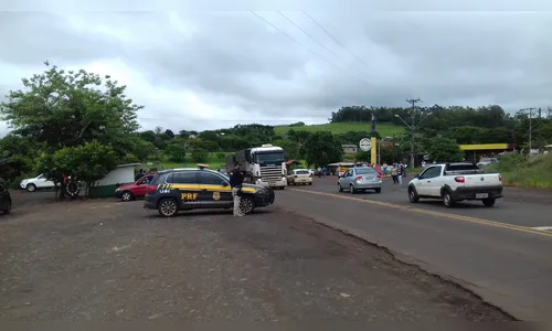 PRF orienta motoristas que trafegam entre Jandaia do Sul e Bom Sucesso 