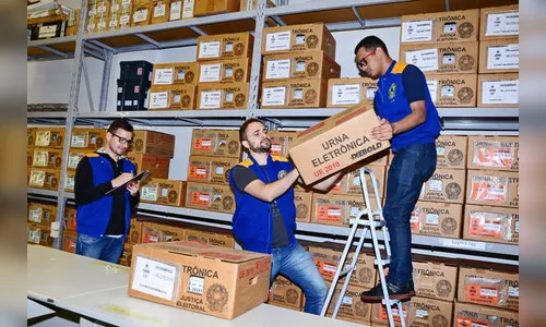 Urnas eletrônicas serão transportadas hoje às seções eleitorais de Apucarana