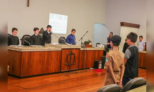Alunos fazem júri simulado     no fórum de Apucarana