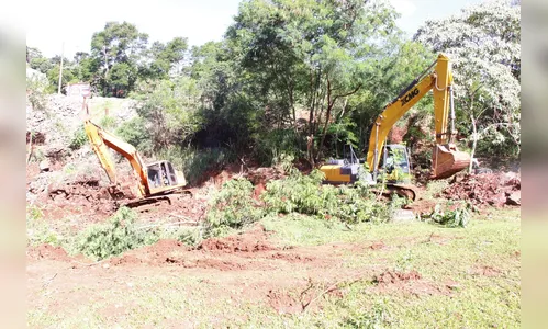 Secretaria de Obras realiza serviços emergenciais em tubulação do Rio Bandeirantes