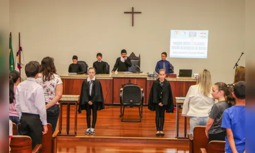 
							Alunos fazem júri simulado     no fórum de Apucarana
						
						