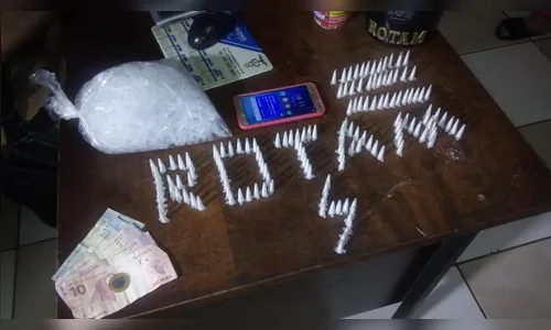 PM de Apucarana prende mulher com 148 pinos de cocaína