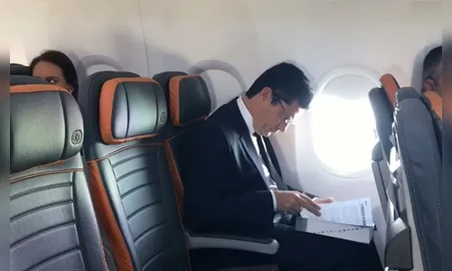 Moro chega ao Rio para reunião com Bolsonaro e diz que 'não tem nada decidido'