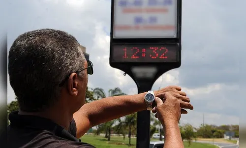 Horário de verão começa à meia-noite deste sábado