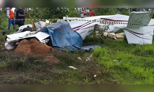 Três crianças e 2 adultos morrem em queda de avião em Patos de Minas