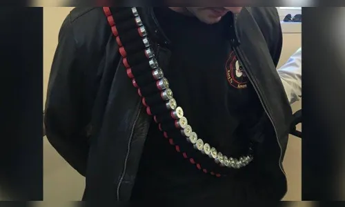 Homem fantasiado de ‘Exterminador do Futuro’ leva pânico a campus de universidade