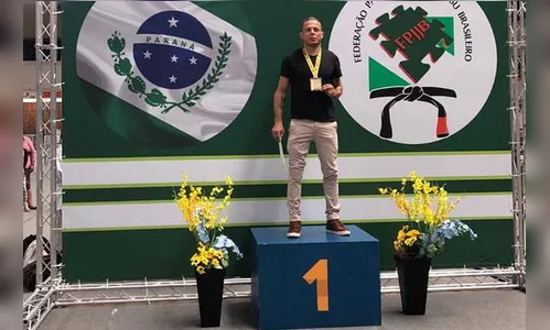 Atleta apucaranense é campeão estadual de jiu-jitsu no Ginásio do Tarumã em Curitiba