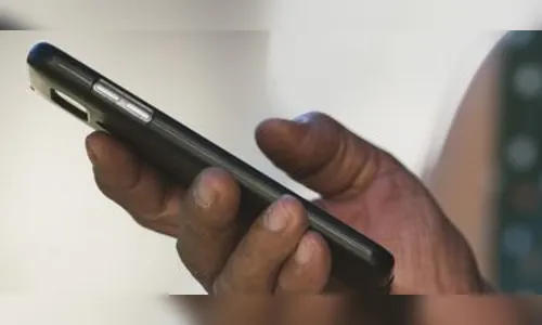 Transações bancárias feitas por celular aumentam no país, diz BC
