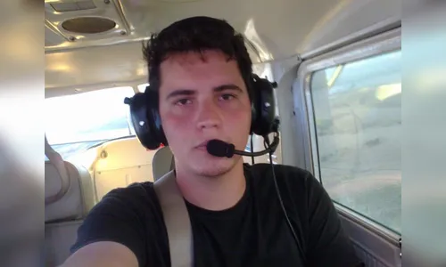 Piloto que sobreviveu a queda de avião conta à família que caminhou até rio em busca de socorro com ajuda de GPS