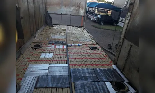 PRF apreende uma tonelada de maconha em carreta na BR 487