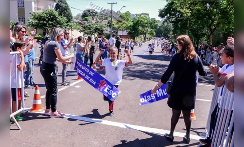 Crianças mostram fôlego em corrida de rua das escolas