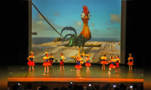 Alunos fazem apresentações de dança baseadas em clássicos do cinema