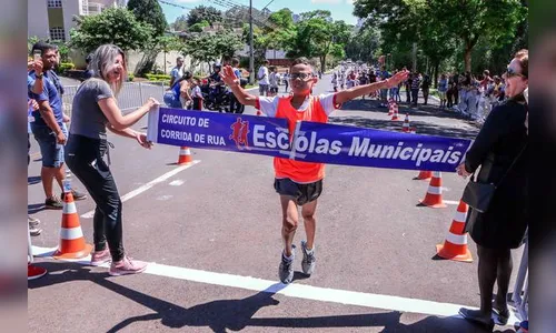 Crianças mostram fôlego em corrida de rua das escolas no Lago Jaboti