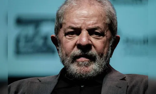 STF suspende transferência de Lula para São Paulo