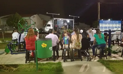 Assembleia de Deus realiza culto ao ar livre através do Caminhão da Fé