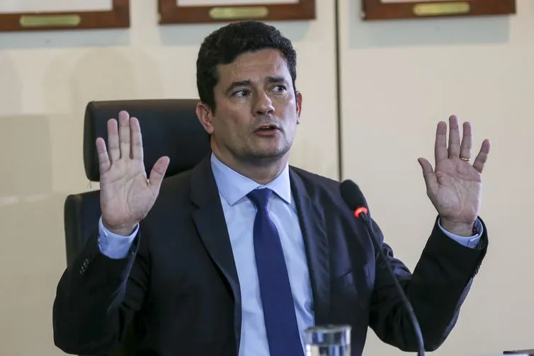 Presidente do TRF4 assina exoneração de Sergio Moro

