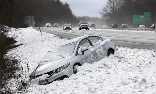 Tempestade de neve surpreende Nova York e deixa mortos nos EUA