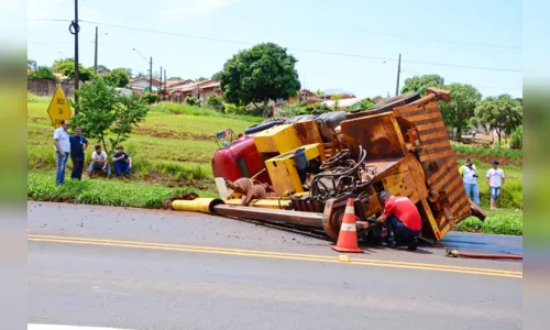 
							Caminhão de Apucarana tomba na BR-376 e congestiona tráfego
						
						