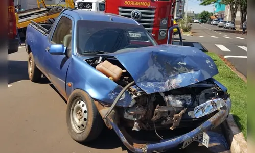 Acidente entre carros deixa dois feridos em Ivaiporã