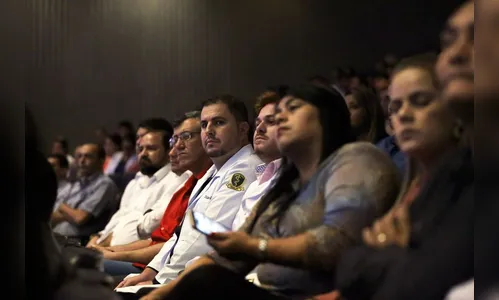 Mais de 900 médicos fazem prova do Revalida neste sábado