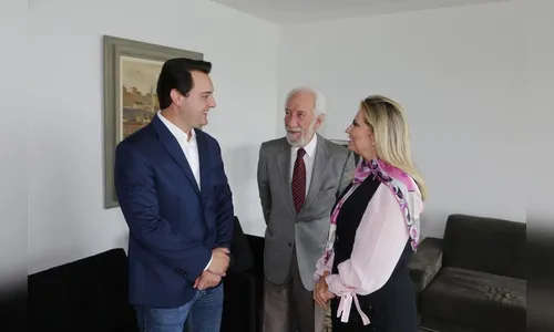 Ratinho Junior e Cida Borghetti se encontram para a 1ª reunião de transição de governo