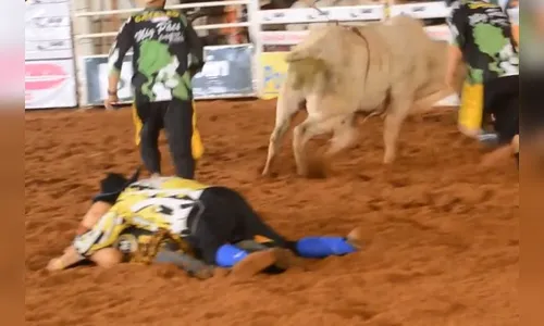 Peão sofre ferimentos graves durante rodeio no Paraná; veja vídeo